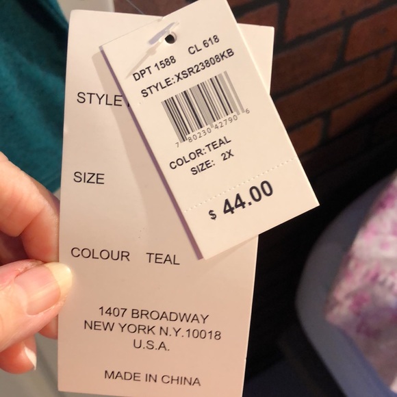 NWT Woman's 2x New Direction top - Picture 4 of 7